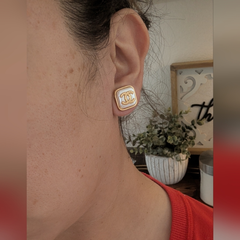 Fashion Jewelry Gold and White Square Earrings Like Chanel Style CC Style Luxury - Picture 6 of 6